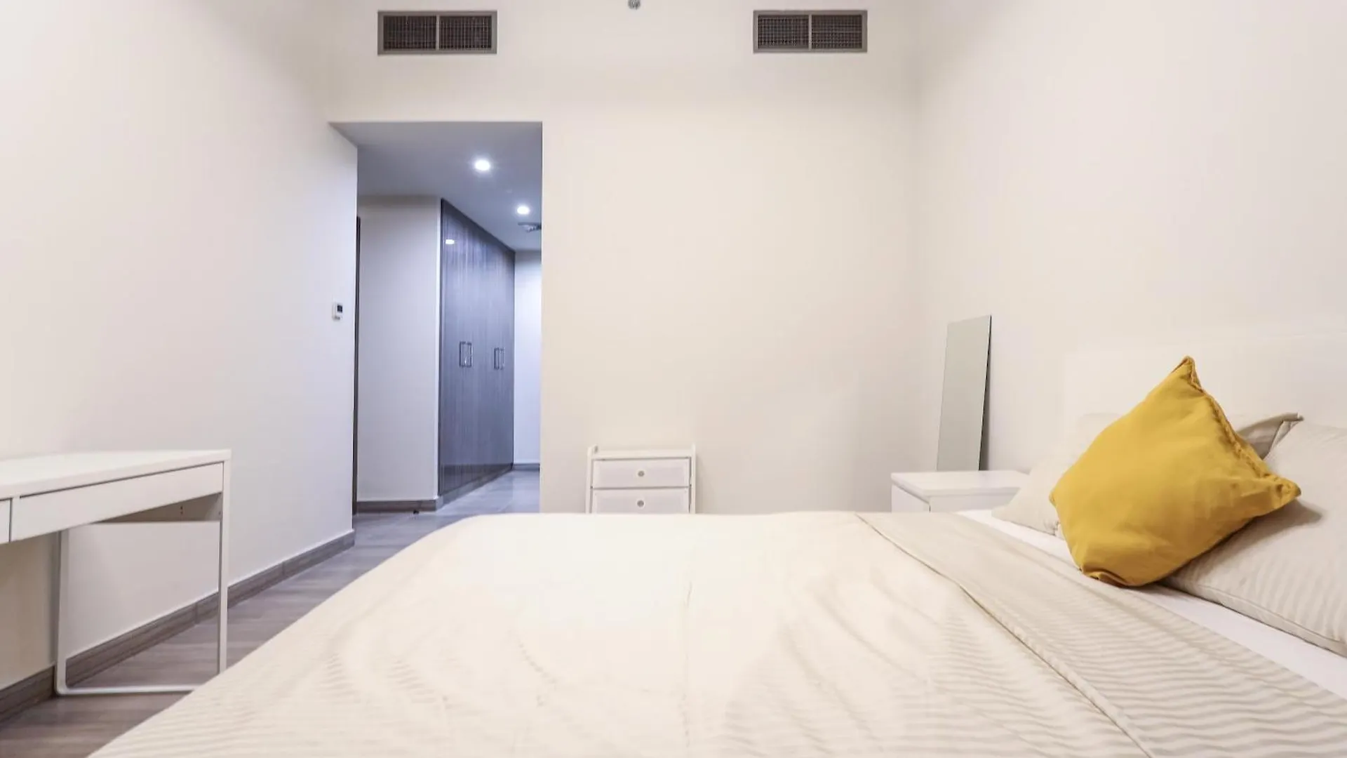 Elite Lux Holiday Homes - Stunning Lake View 1Bhk Retreat In Jlt Dubai