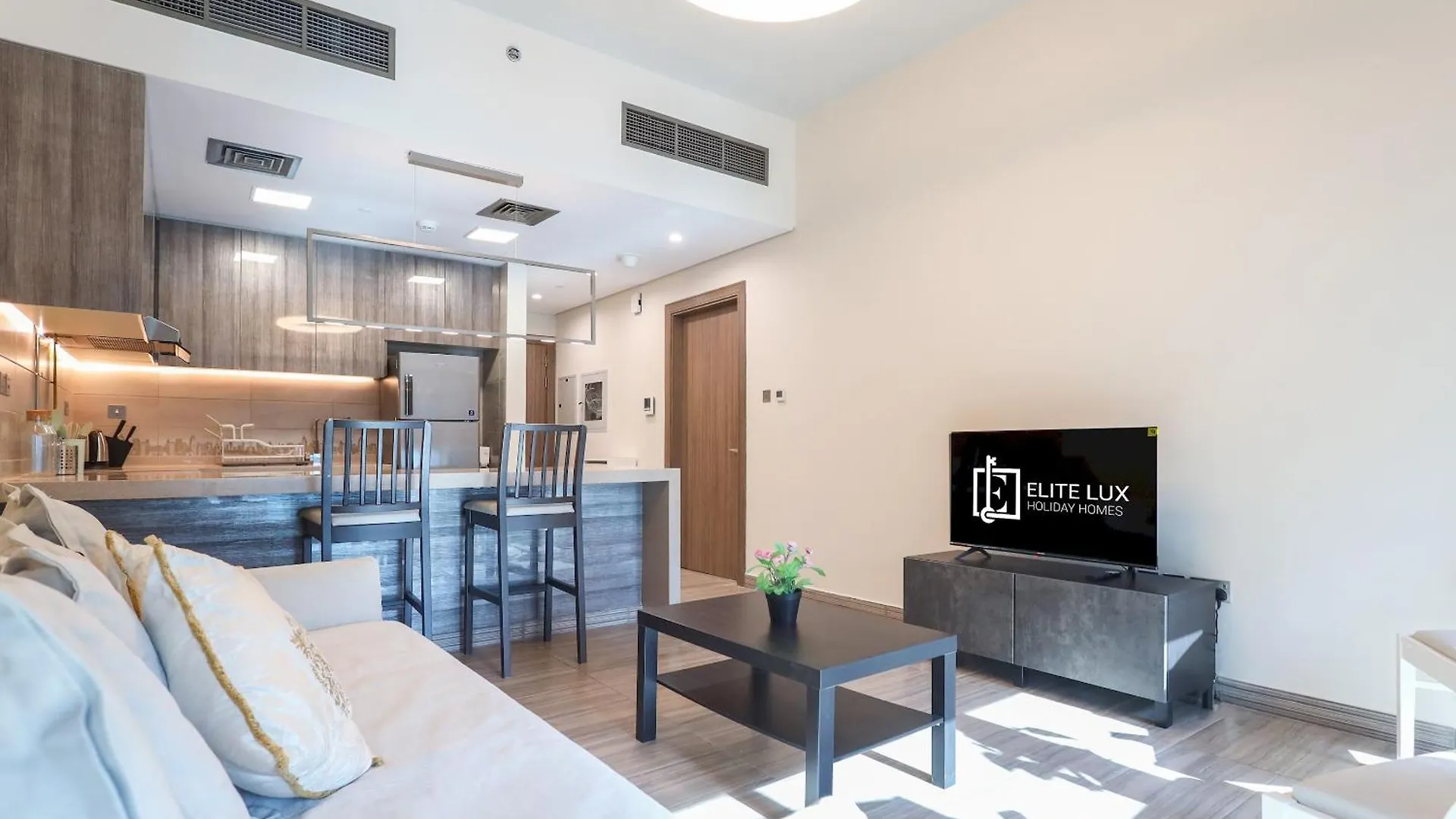 Elite Lux Holiday Homes - Stunning Lake View 1Bhk Retreat In Jlt Dubai Apartment