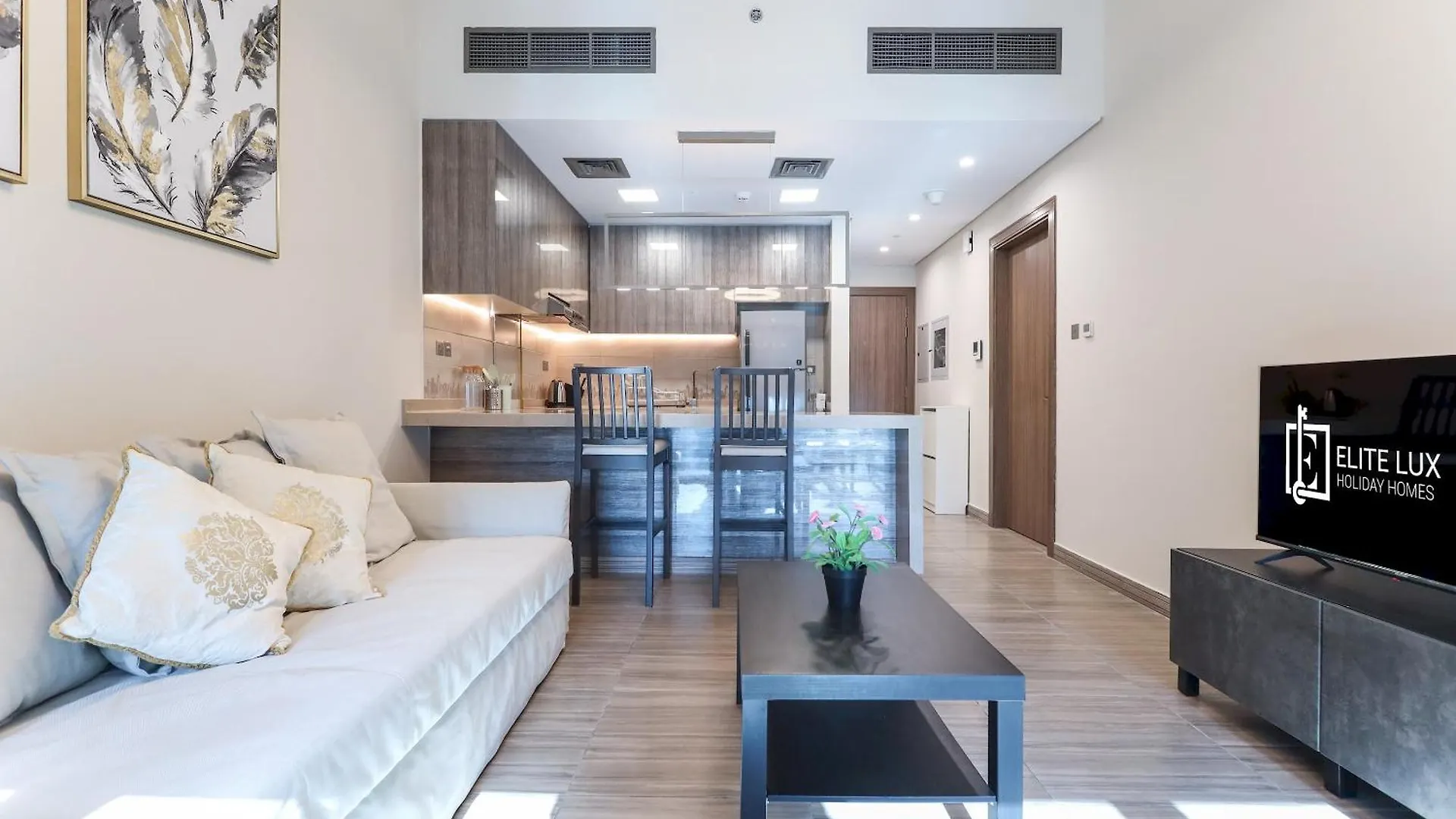 Elite Lux Holiday Homes - Stunning Lake View 1Bhk Retreat In Jlt Dubai